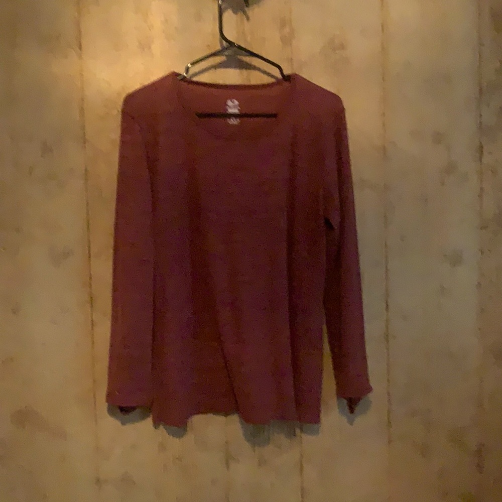 Maroon t shirt